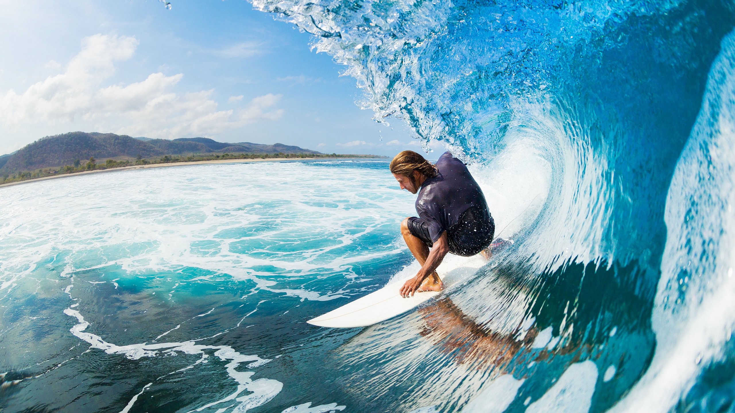 自由泳短距离波兰选手冲入前列，自由泳慢放视频